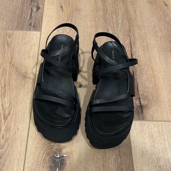 NWOT BRAND NEW Charles & Keith Black Strappy Platform Sandals - Picture 5 of 7